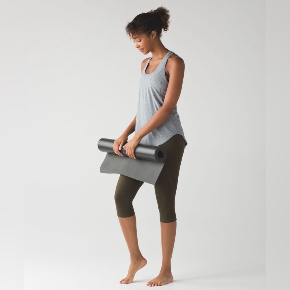 Lululemon Flow & Go Crop Legging 19” in Military Green Activewear Cropped Tight - Picture 3 of 9